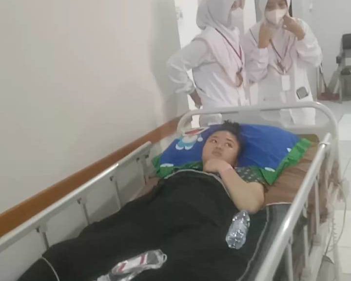 Sudah Setahun Tak Bisa Berjalan, Memey Berharap Untuk Sekolah Lagi