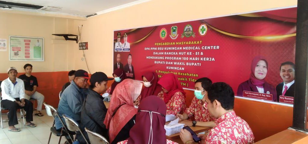 HUT ke-51, PPNI Kuningan Gelar Pengabdian Masyarakat, Lakukan Screening PTM Masal