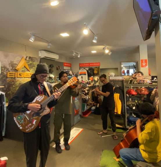 Gelar Mini Konser di Kuningan, Panji Sakti dan Penonton Hanya Berjarak Dua Meter, Pengalaman Baru Bagi Penggemar