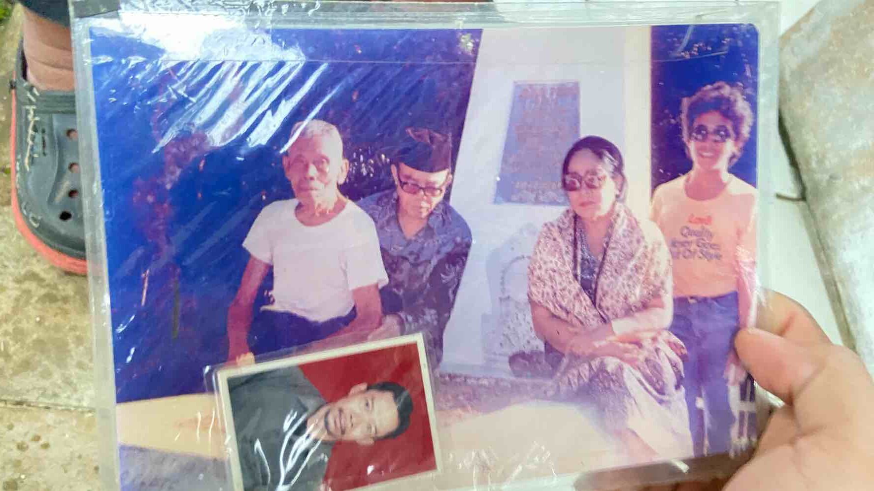 Foto ziarah keluarga Raja Jacob Ponto dengan Abah Kancil (foto:muhammad ragil ar-raqiib)